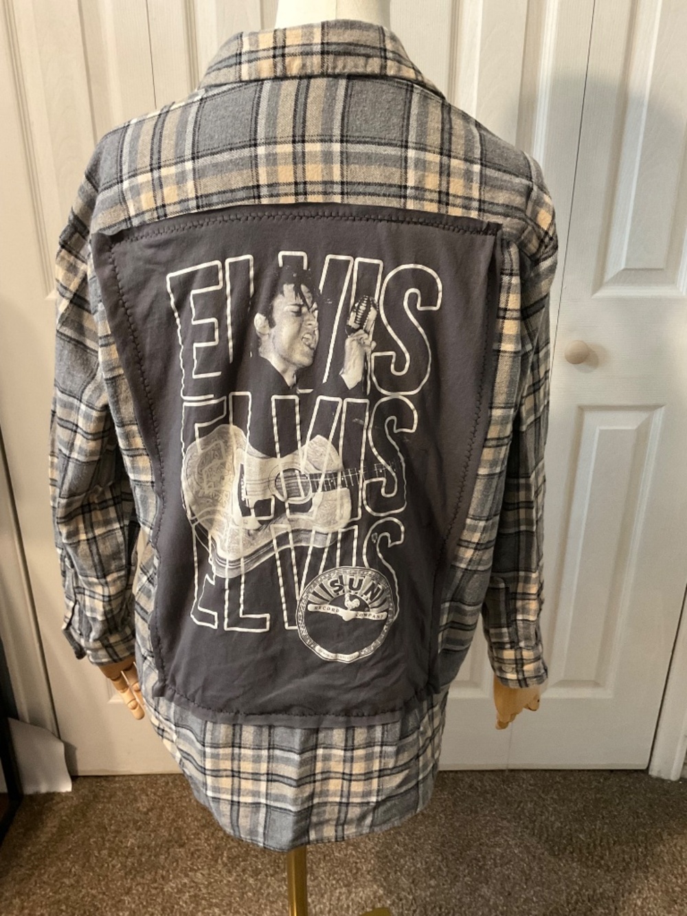 Elvis Upcycled Back Graphic T-Shirt on Women's Medium Flannel